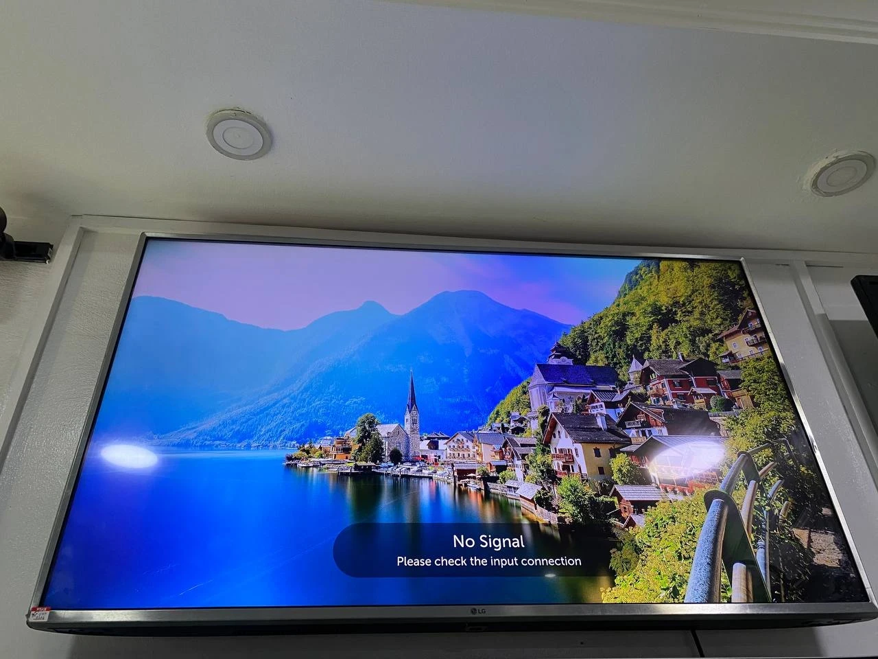 LG 43'' Smart UHD 4K HDR TV