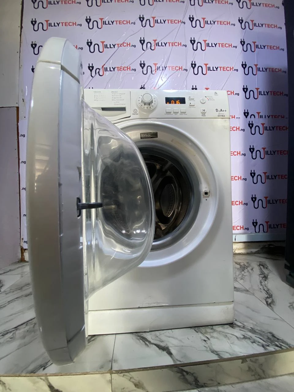 Hotpoint 9kg wash and spin Energy Saver Washing Machine (WMXTF942)